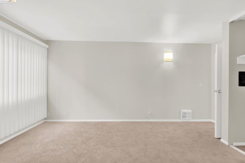 455 Cres St, Oakland CA 94610-2662 exterior