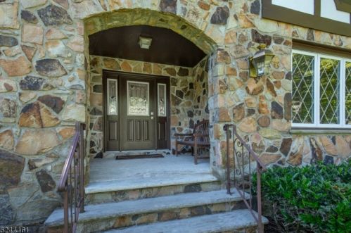 16 Manor Dr, Morristown NJ  07960-2612 exterior