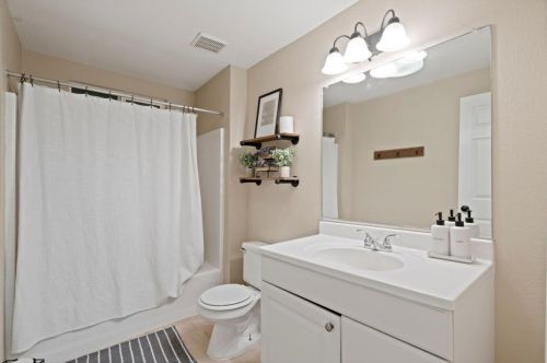 3130 Airline Hwy, Hollister CA  95023-9725 exterior