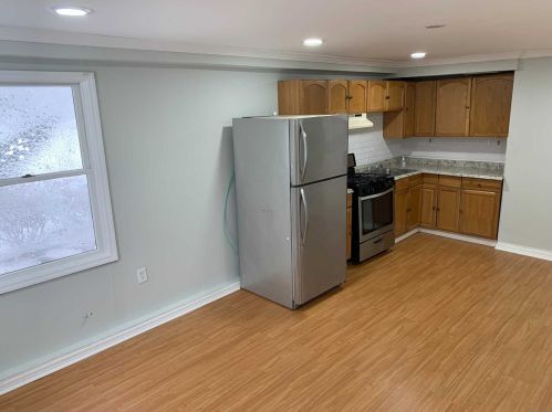 8 Hammond Rd, Elwood NY  11731-4809 exterior