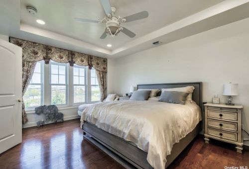 131 Roosevelt Way, Westbury NY  11590-6668 exterior