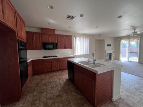 6675 Bruins Ct, Winton CA  95388-9671 exterior