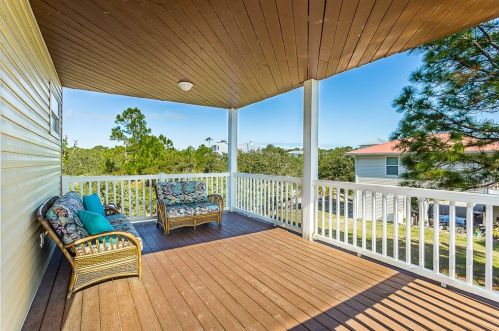 709 Gulf Beach Dr, Saint George Island FL  32328-2914 exterior