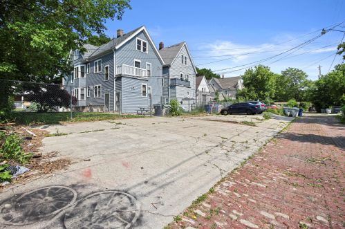 2208 42nd St, Milwaukee WI 53208-1308 exterior