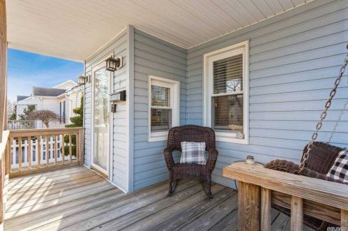 4 Frank Ave, North Bellmore, NY 11710-3004