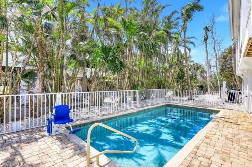 1175 Bird Ln, Sanibel FL  33957-3507 exterior