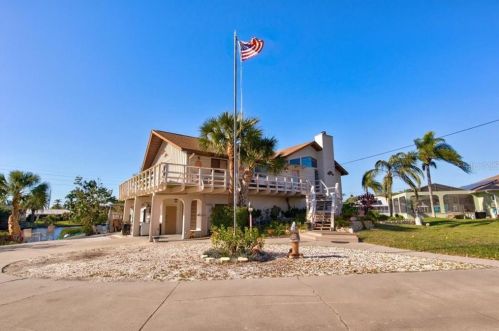 649 Coral Dr, Nokomis, FL 34275-2415