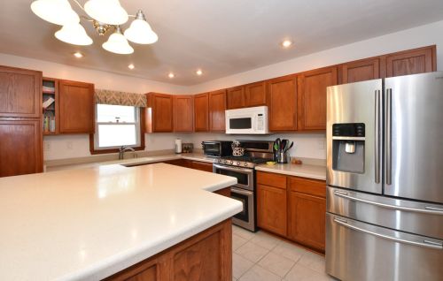 10120 Norwich Ave, Milwaukee WI 53228-2020 exterior