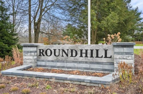 4 Laurel Ct, Fishkill, NY 12524-2629