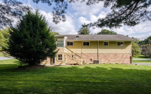 22 Pasture Ln, Poughkeepsie, NY 12603-5023