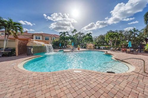 608 El Camino Real, Naples FL  34119-4782 exterior