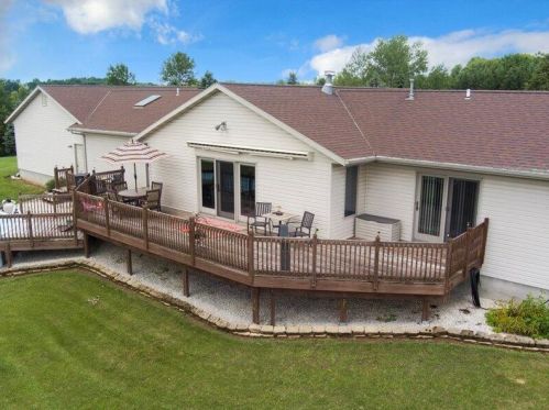 13980 Circle Dr, Mishicot, WI 54228-9425
