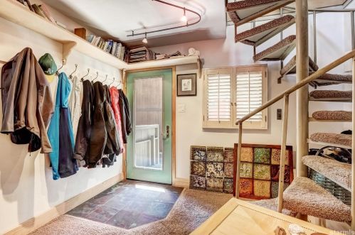 725 Stanford Ave, South Lake Tahoe CA  96150-2417 exterior