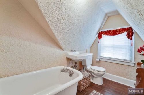 206 Melrose Pl, Ridgewood NJ  07450-4122 exterior