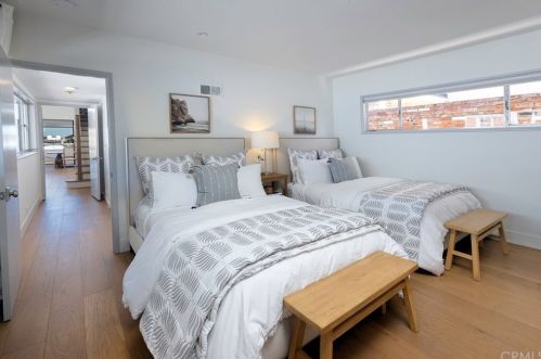 11 Harbor Island Rd, Newport Beach CA  92660 exterior