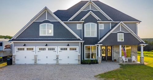 1380 Skyline Dr, Bluff Dale, TX 76433-0042