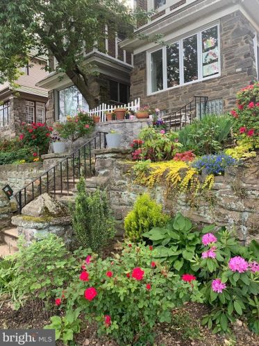 425 Gln Echo Rd, Philadelphia PA 19119-2915 exterior