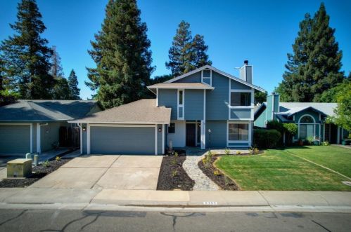 9262 Mapleview Way, Elk Grove CA  95758-5007 exterior