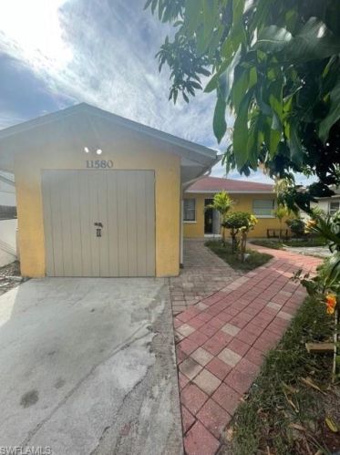 11580 Saunders Ave, Bonita Springs, FL 34135-5943