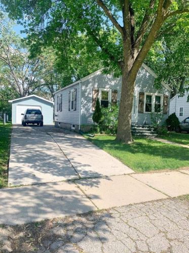 1217 10th Ave, Green Bay, WI 54304-2667