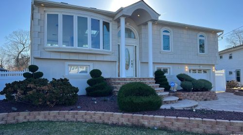 9 Snapper Ct, North Lindenhurst NY  11757-5733 exterior