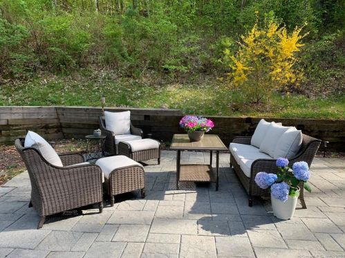 22 Pinch Of Rocks Rd, West Woods, CT 06069-2306