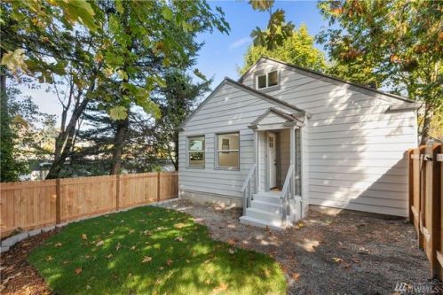 94 Hardie Ave, Seattle, WA 98057-5918
