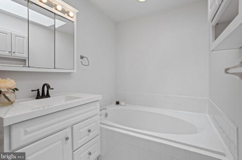138 Barrow Pl, Princeton NJ  08540-0063 exterior