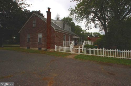 373 Concord Rd, Glen Mills PA  19342-1403 exterior