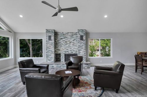 20046 Avenue Of The Oaks, Santa Clarita CA  91321-1361 exterior