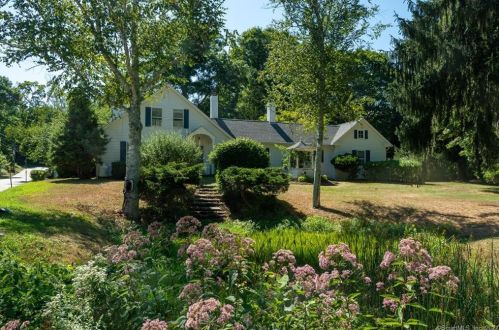 229 Iron St, Gales Ferry, CT 06339-1572