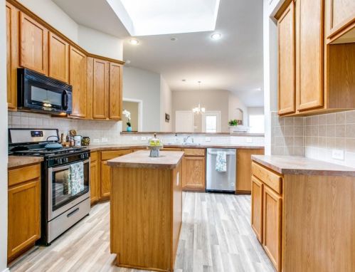 1507 Baker Dr, Cedar Hill TX 75104-1334 exterior