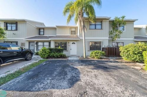 5274 Tennis Ln, Delray Beach, FL 33484-6647