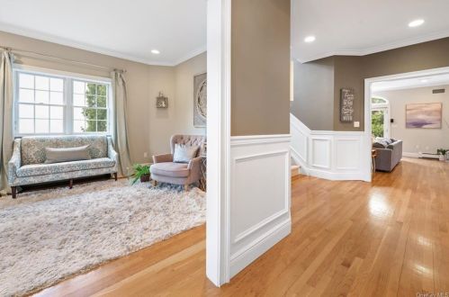 109 Gaylor Rd, Scarsdale, NY 10583-5807