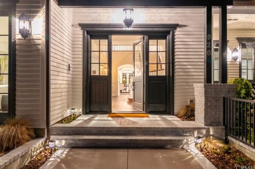 920 Kings Rd, Newport Beach CA  92663-5718 exterior
