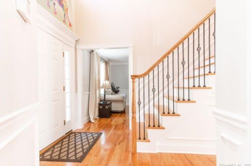 15 Chelsea Rd, Bethel, CT 06801-1863