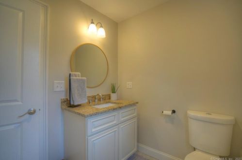 180 Briar Hill Rd, Groton CT  06340-2652 exterior