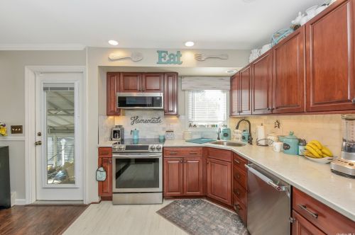 2308 Oakdale Ave, Seaford NY  11783-3141 exterior