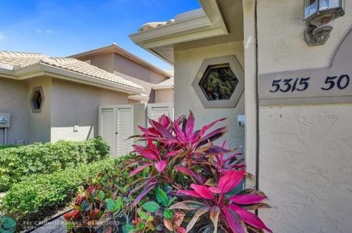 5315 Monterey Cir, Delray Beach FL  33484-8374 exterior