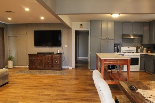 11279 Roxabel St, Whittier, CA 90670-2443