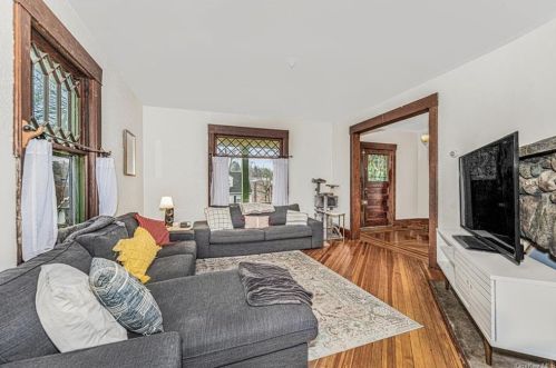 4 Wallace Pl, White Plains NY  10606-3211 exterior