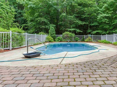 42 Watson Rd, Dover NH  03820-5801 exterior