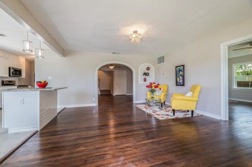 3325 Meadowbrook Dr, Fort Worth, TX 76103-2433
