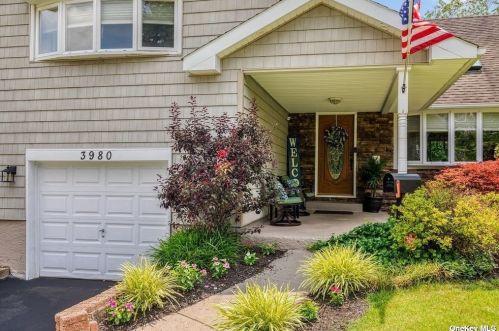 3980 Alken Ave, Seaford, NY 11783-1416