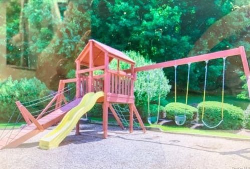 8 Steven Dr, Crotonville NY  10562-1973 exterior