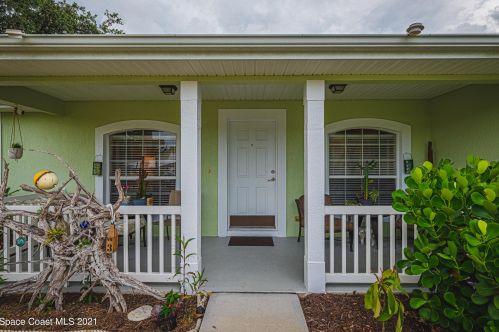 1563 Quatrain Ln, Sebastian, FL 32958-6530