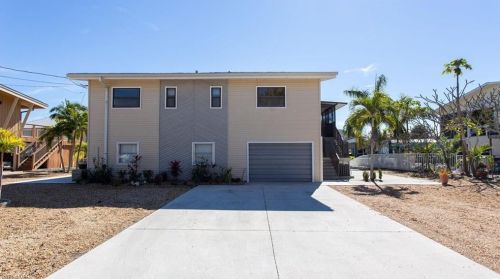 360 Bayland Rd, Fort Myers Beach, FL 33931-3904