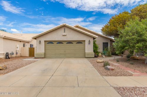 7134 Hunnington Dr, Tucson, AZ 85743-5006