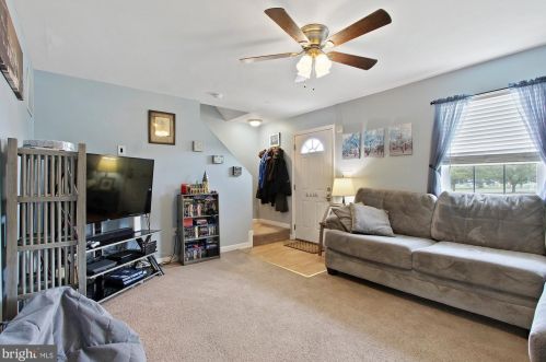 137 Apple Grove Ln, Littlestown PA  17340-1159 exterior