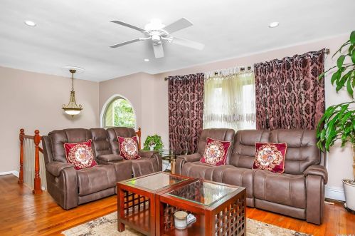 12 Prospect Dr, Huntington Station NY 11746-2920 exterior